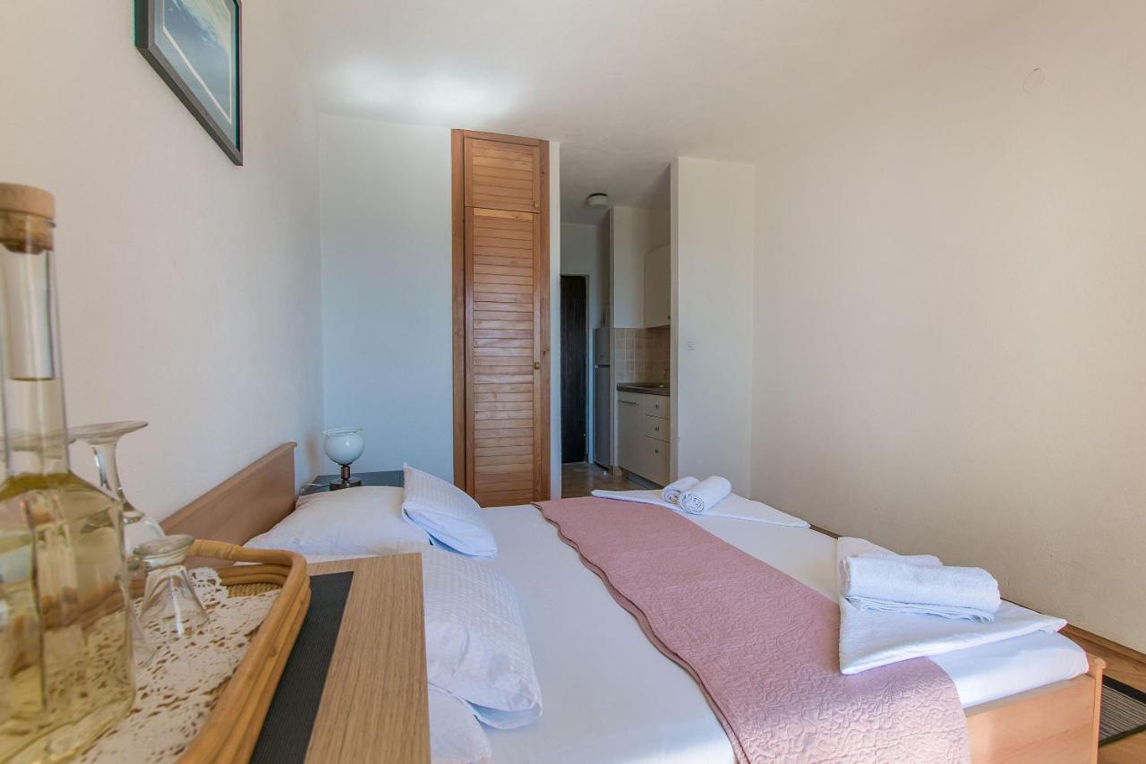 Apartment Maras *